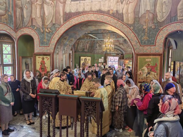 В храме святых князей Бориса и Глеба в Зюзине состоялся молебен с участием преподавателей и студентов на начало нового учебного года