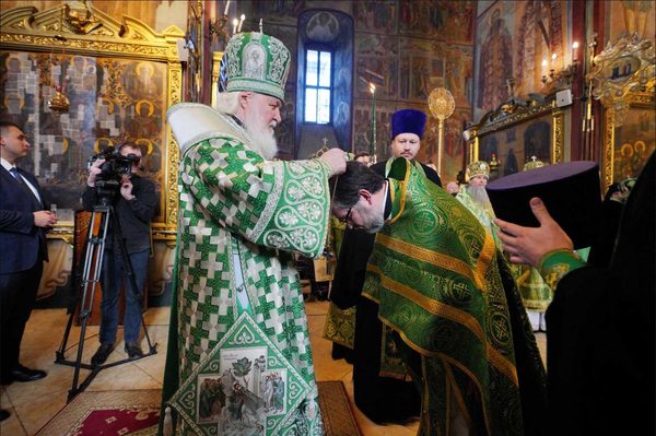 Настоятель храма святых князей Бориса и Глеба в Зюзине удостоен права ношения докторского креста